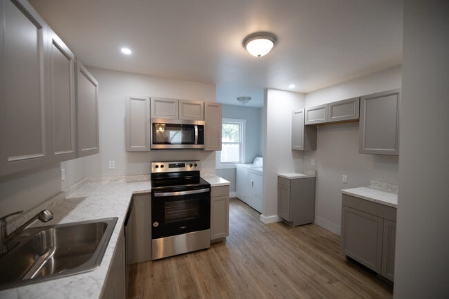 Building Photo - 214 Duffern Dr