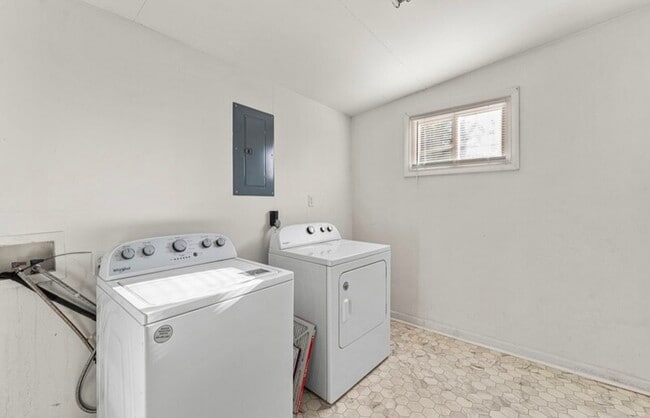 Building Photo - 2302 Norfolk St