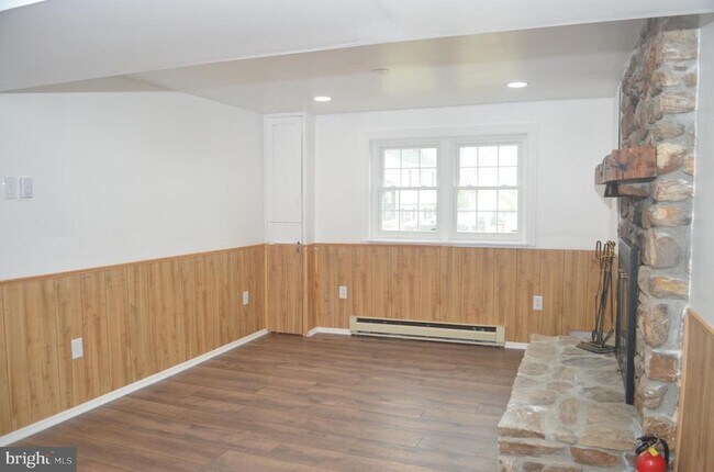 Building Photo - 267 Longford Ct