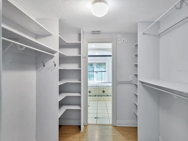 Building Photo - 3424 Tanglewood Dr