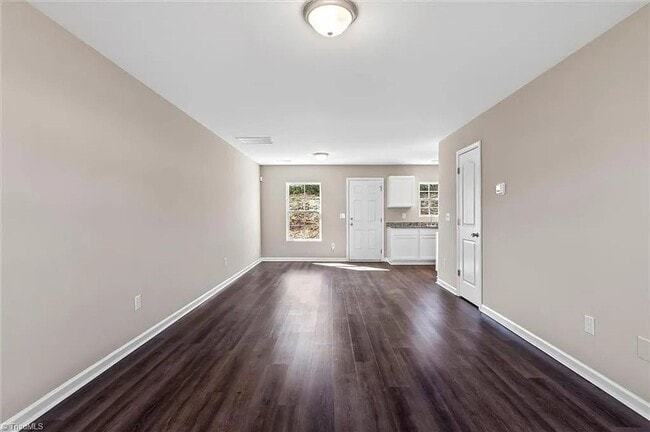 Building Photo - *** Move in Ready ***