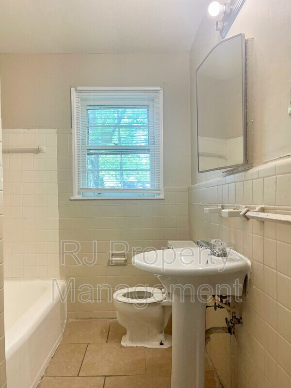 Building Photo - 732 S Greer St