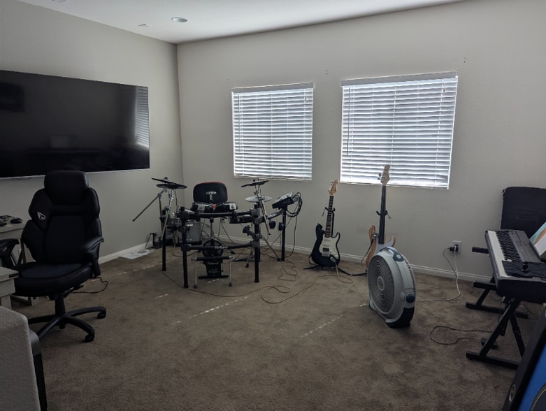 Building Photo - 6743 Haymarket St