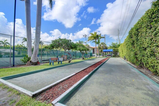 Building Photo - 13 Royal Palm Way