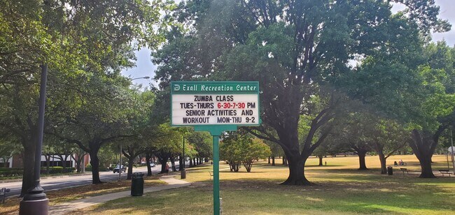 Building Photo - Energy Efficient Urban Townhome w/ Open Floorplan, Gourmet Kitchen, Rooftop Patio, & Exall Park N...