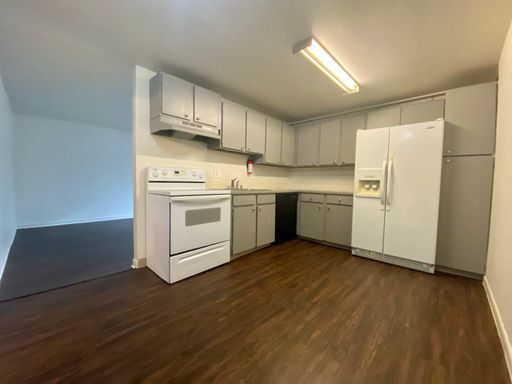 Building Photo - 2 Bedroom 1 Bath Near Firestone Available ...