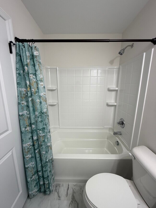 Building Photo - 156 Far Meadow Dr