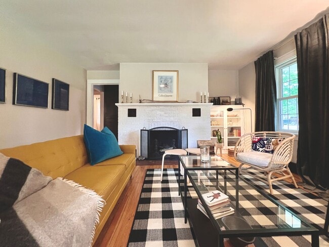 Building Photo - The Ideal TC Downtown Retreat