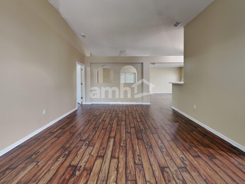 Building Photo - 1683 Sorento Cir