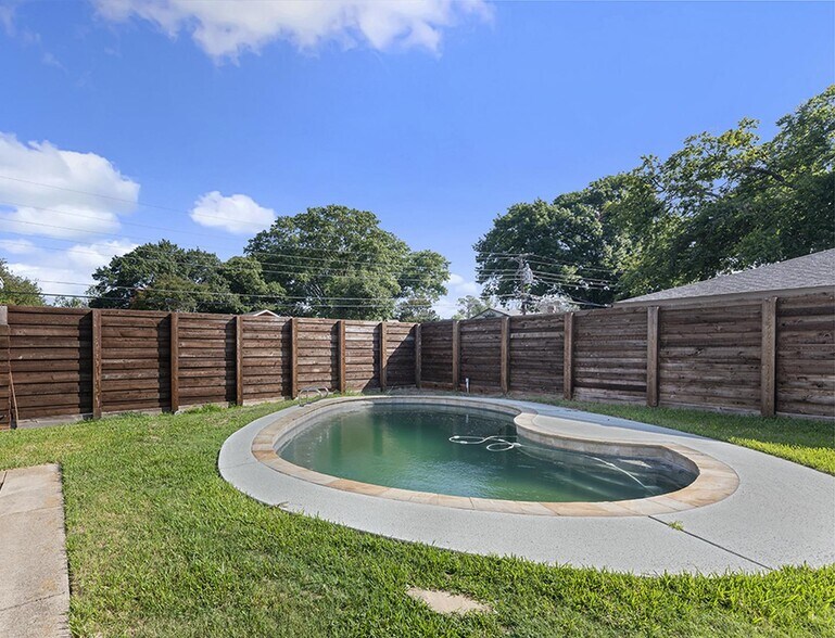 Building Photo - Chic Richardson Heights Estates home with ...
