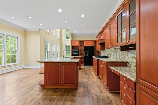 Building Photo - 430 W Wesley Rd NW