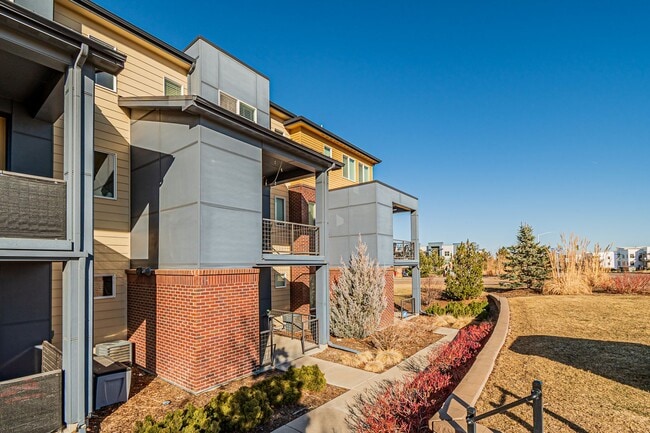 Building Photo - Modern 2BD, 2.5BA Broomfield Townhome with...