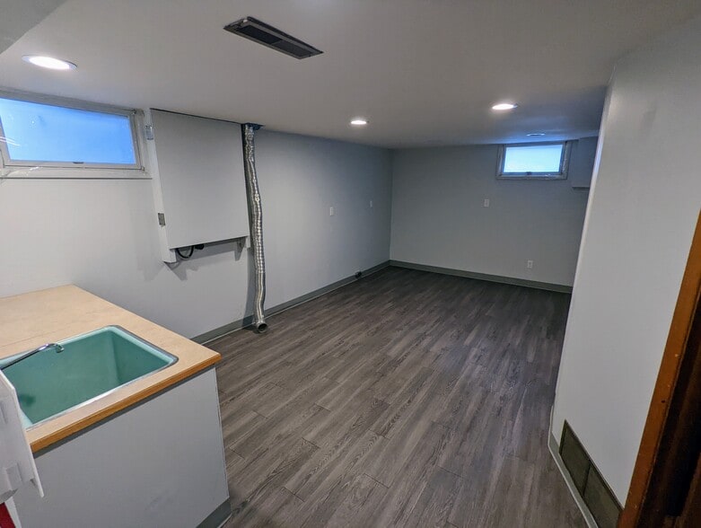 Basement Laundry Hookups - 2310 W Kiernan Ave