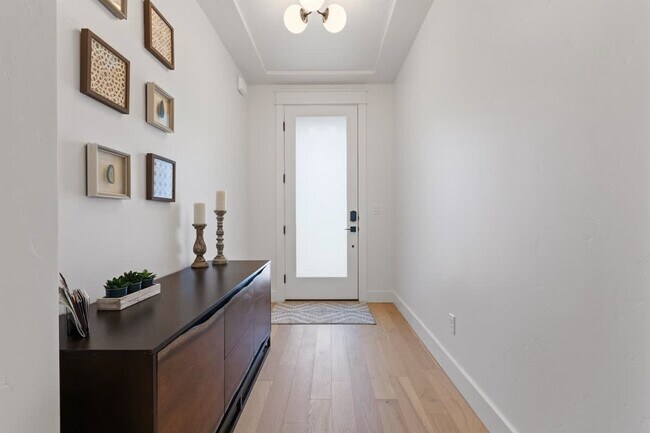 Building Photo - 1213 W Capstone Dr