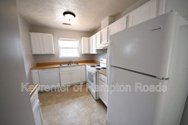 Building Photo - 313 Gaylor Ln