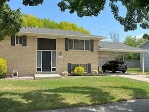 Building Photo - 5545 Hew Wood Dr