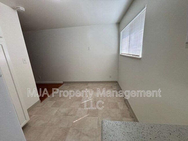 Building Photo - 1741 Holladay Blvd E