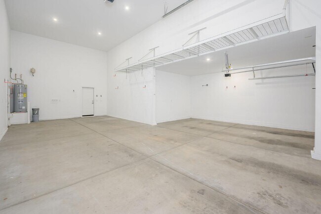 Building Photo - 17716 W Villa Hermosa Ln