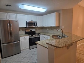 Building Photo - 5080 Fairways Cir