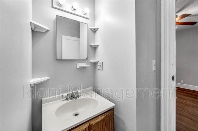 Building Photo - 694 Main St