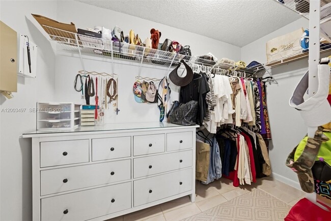 Building Photo - 327 Ives Dairy Rd