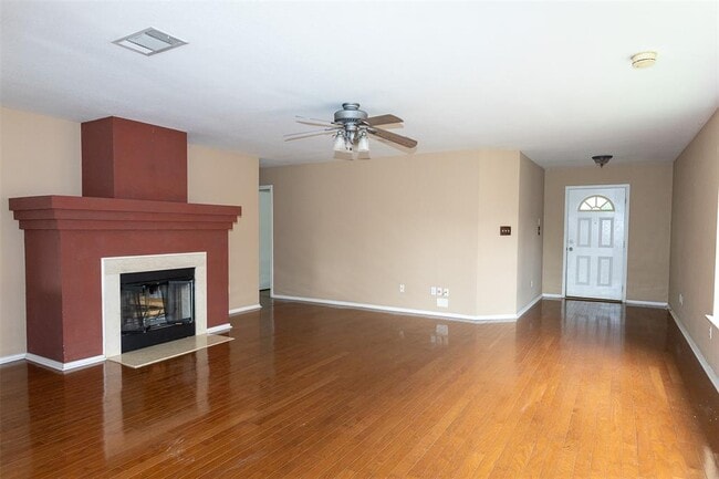 Building Photo - 2214 Milan Dr