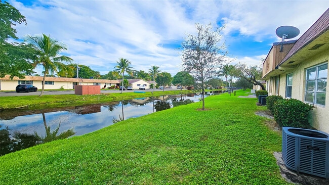 Building Photo - 416 Lakeside Dr