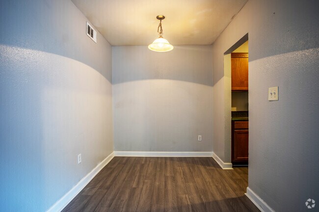 3BR,2BA - Manchester Park Apartments