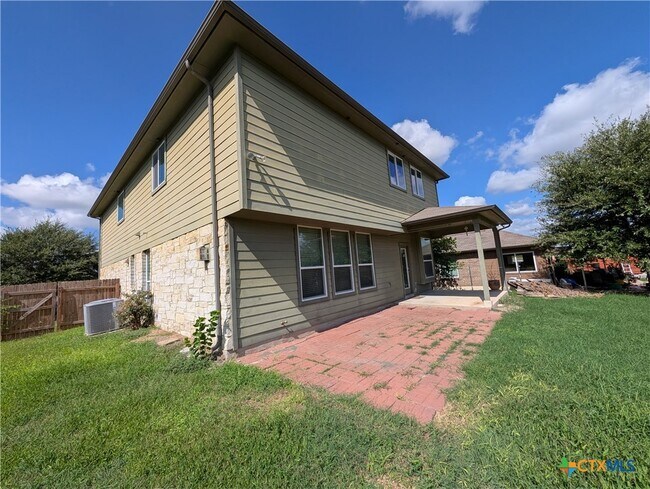 Building Photo - 212 Oak Creek Way