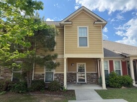 Building Photo - 1725 Stone Castle Dr NE