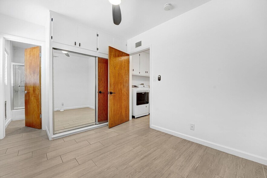 Building Photo - 555 Amalfi Dr