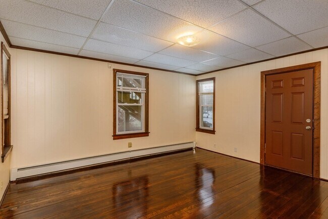 Building Photo - 37 Vale St