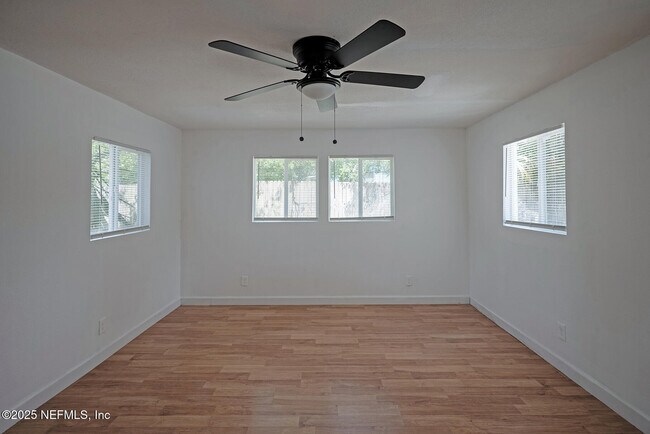 Building Photo - 2565 Burlingame Dr W
