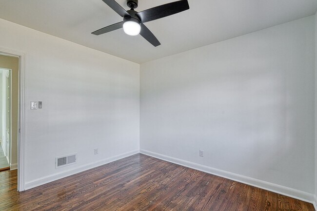 Building Photo - 118 1st Ave