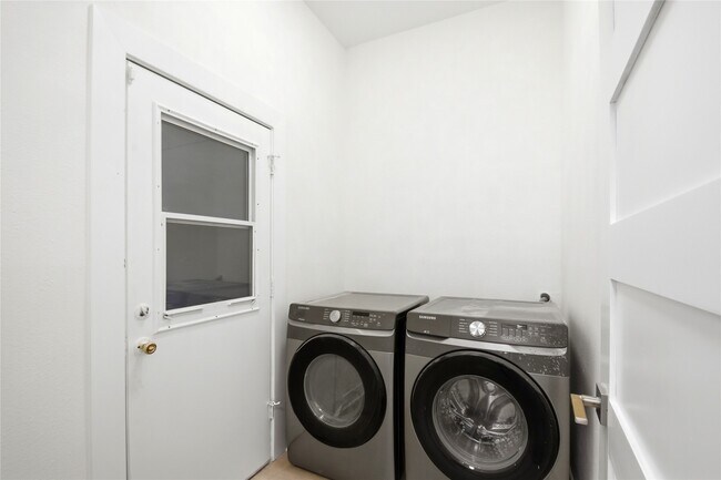 Building Photo - 9407 Denbury Way