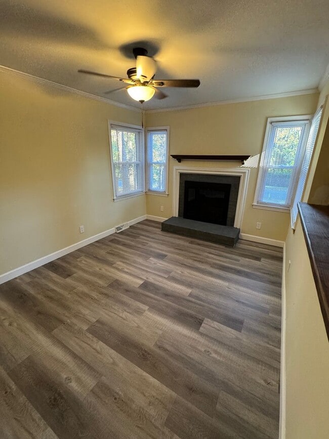 Building Photo - Beautiful 3 Bedroom in Windsor Park Neighborhood ( East Charlotte)