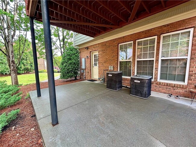 Building Photo - 4692 Wehunt Commons Dr