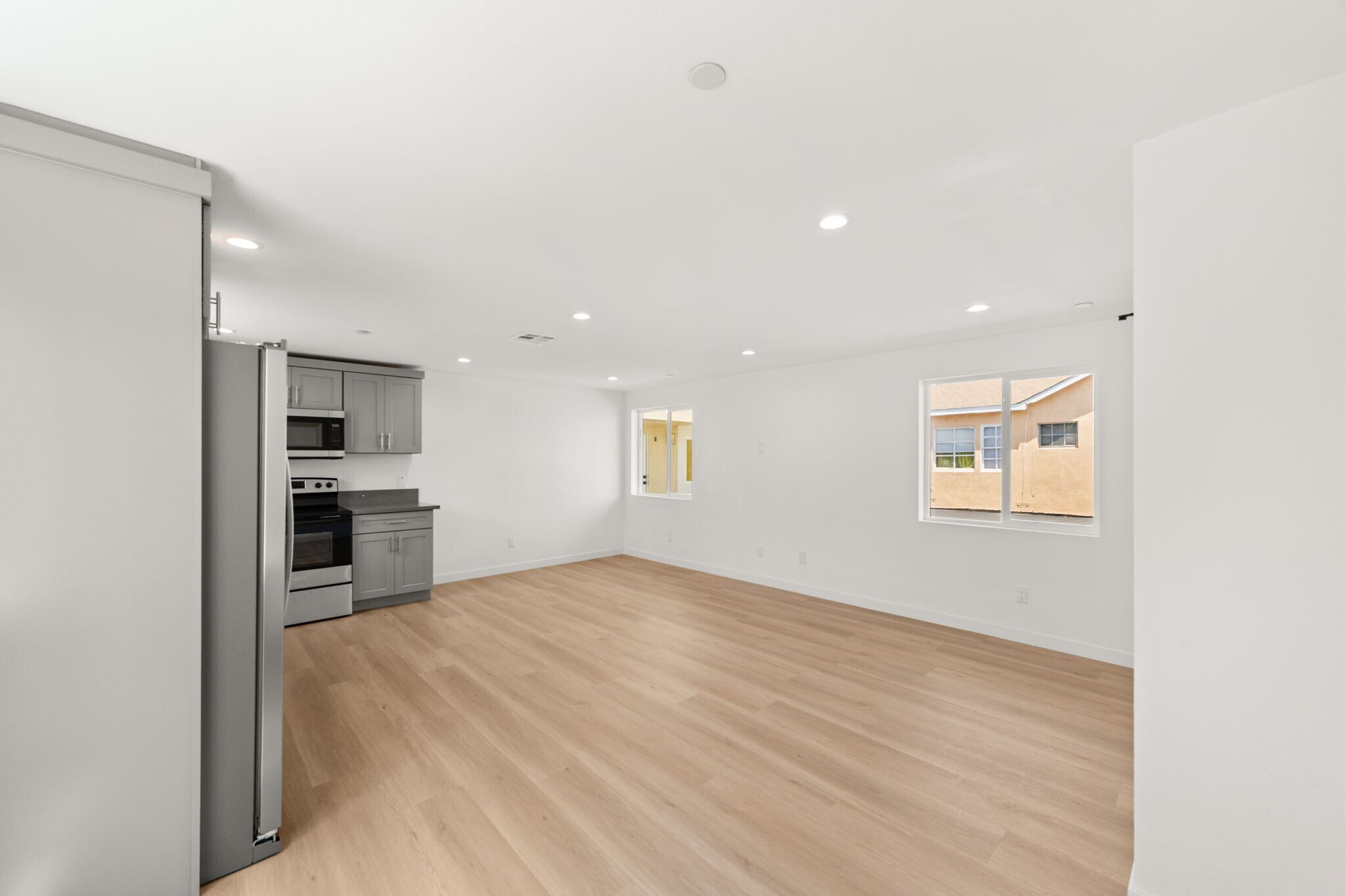Building Photo - 1031 W 91st St