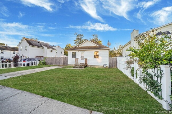 Building Photo - 110 2nd Ave