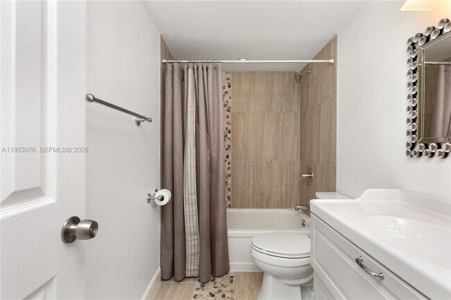 Building Photo - 301 NE 14th Ave