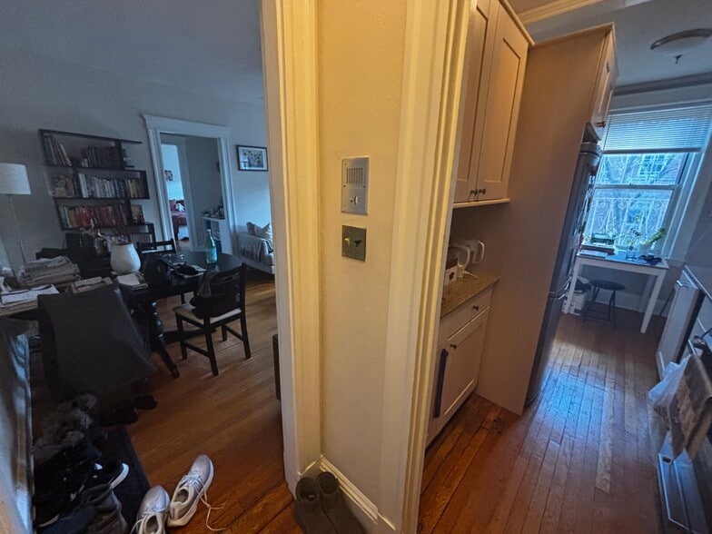 Building Photo - 110 Riverway