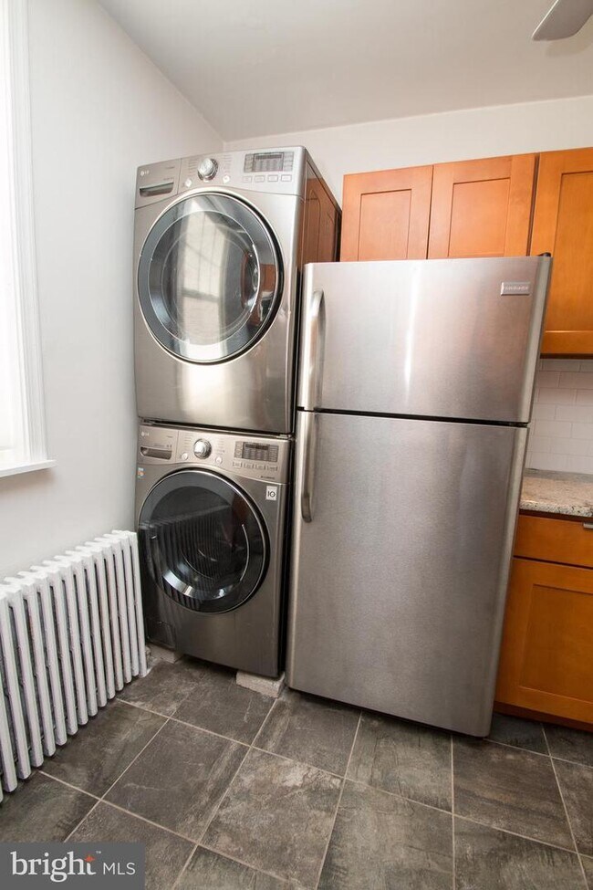 Building Photo - 1129 McKean St