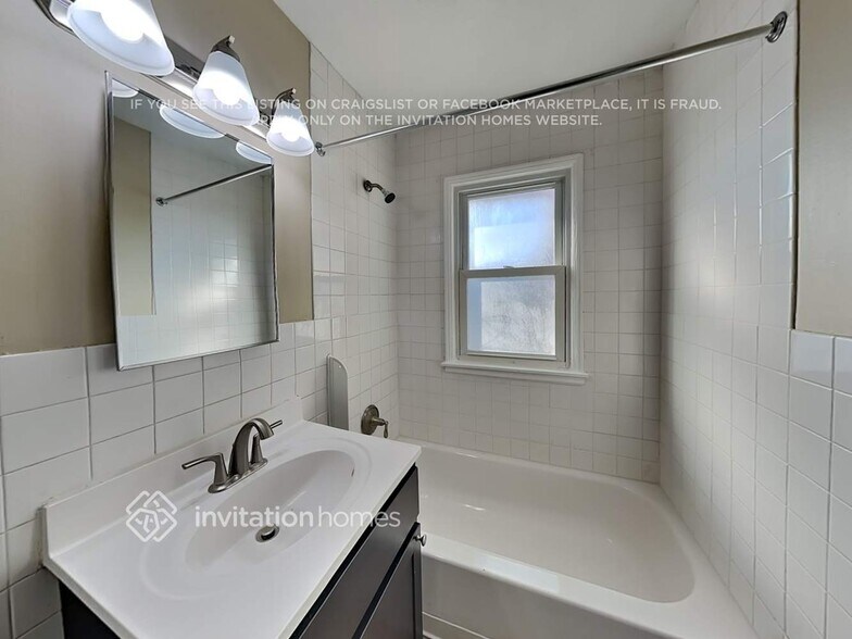 Building Photo - 3112 Nevada Ave S