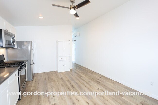 Building Photo - SE 88th Ave - 2 bedroom ADU close to the r...