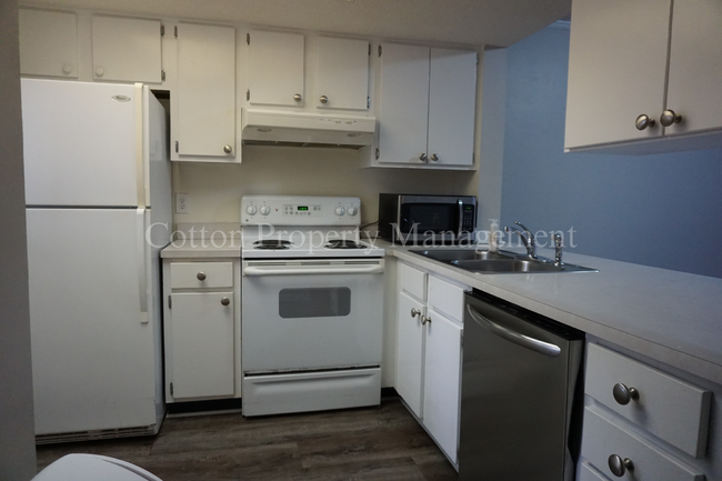 Building Photo - 2BR/2BA Condo - Great Location in Midtown ...