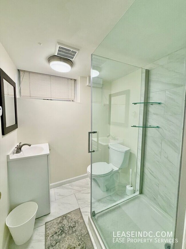 Building Photo - 4825 Butterworth Pl NW