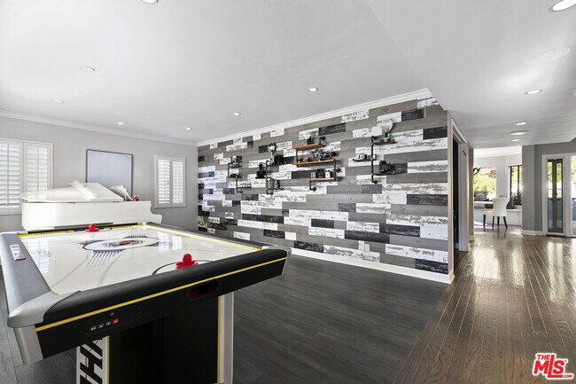 Building Photo - 5176 Don Pio Dr