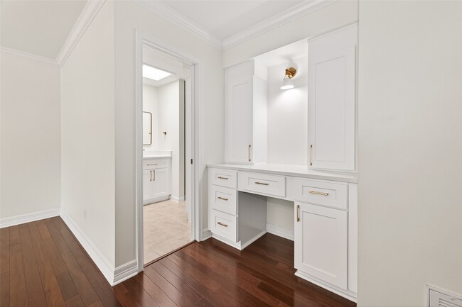 Building Photo - 13244 Trail Hollow Dr