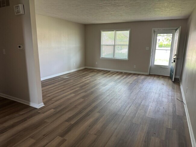 Building Photo - 788 Ridgeview Dr