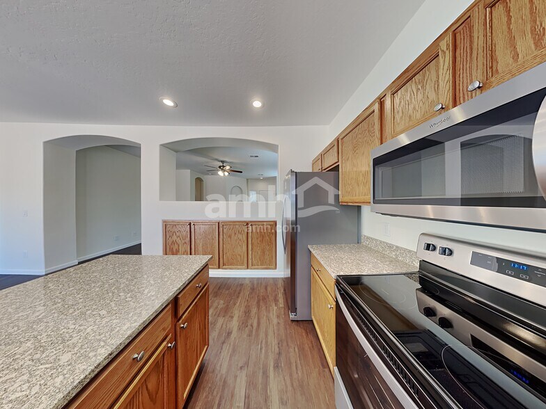 Building Photo - 14847 W Windrose Dr